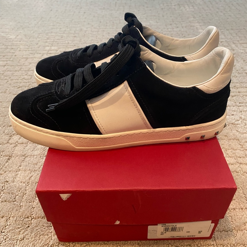 Valentino Garavani Rockstud Low Crew Black Suede Womens 39.5 9.5 Shoes Sneakers